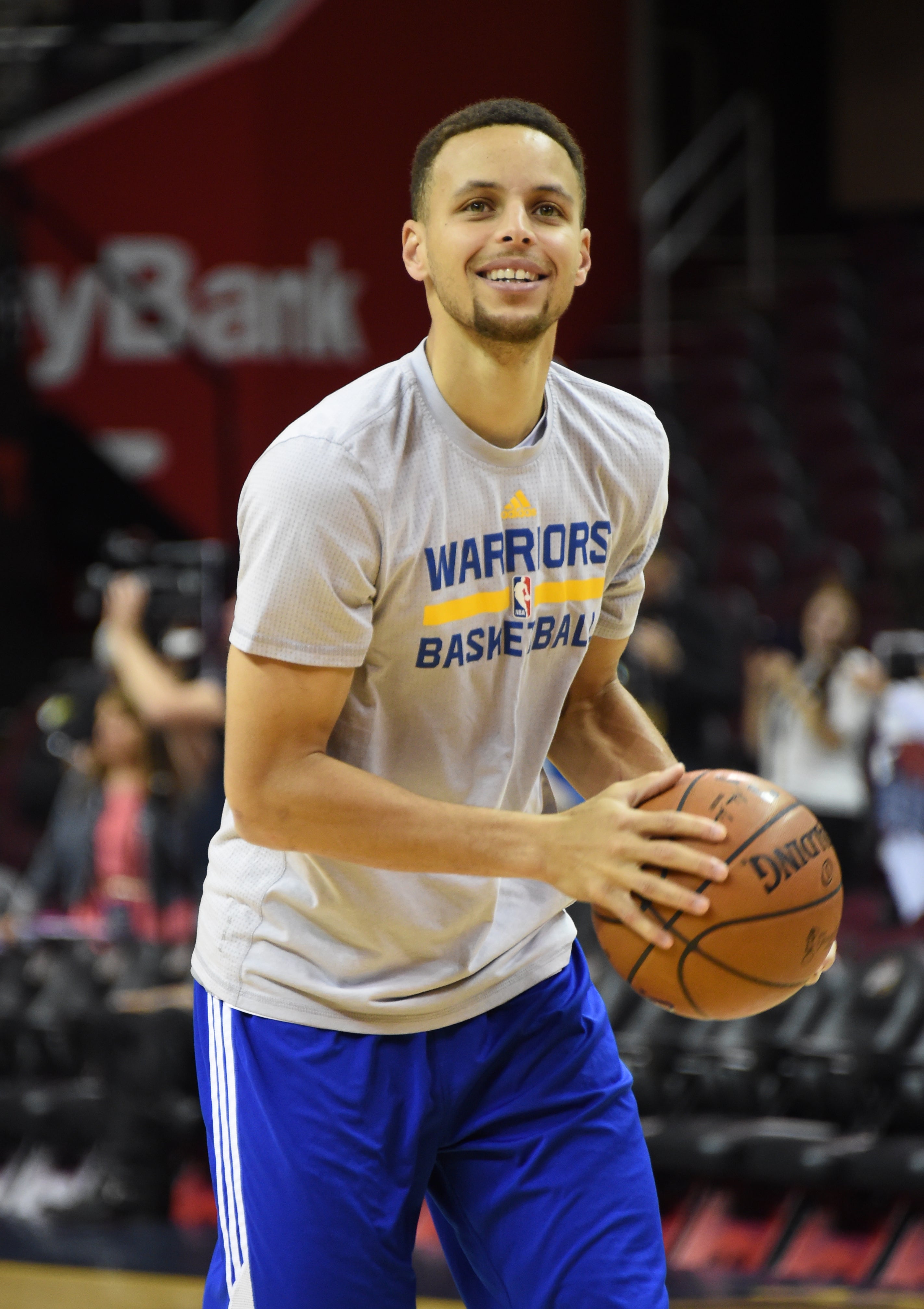 Steph Curry Surprises Young Basketball Campers, See Their Priceless Reactions
